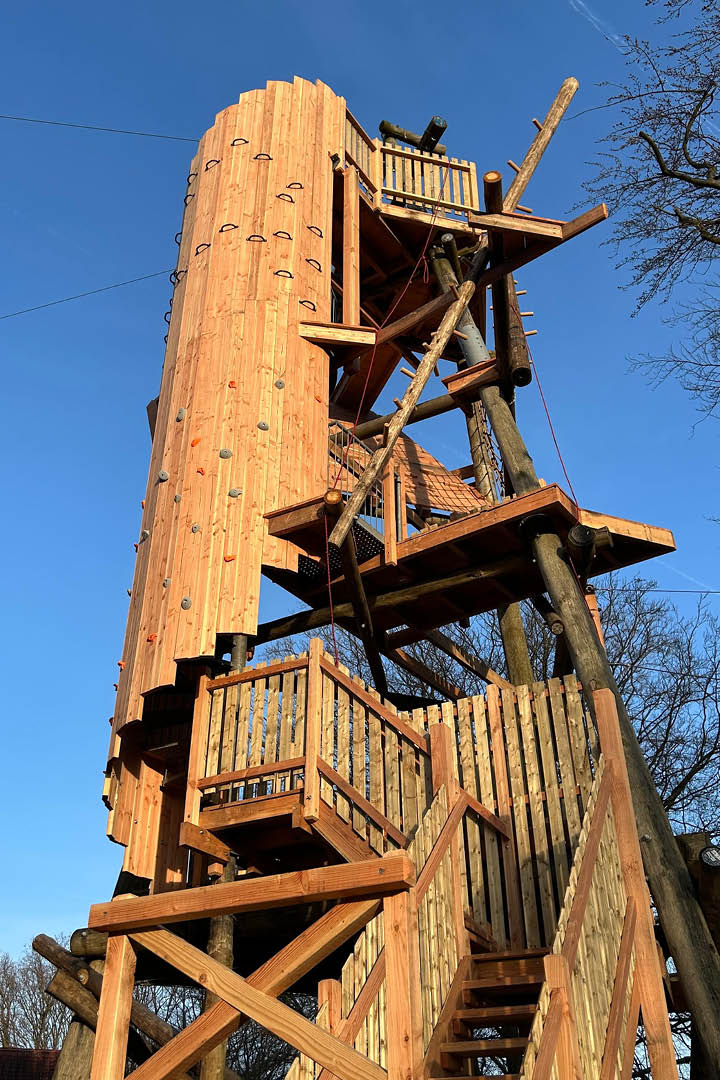 Nieuw: 16 meter hoge Klimtoren in Klimbos Harderwijk